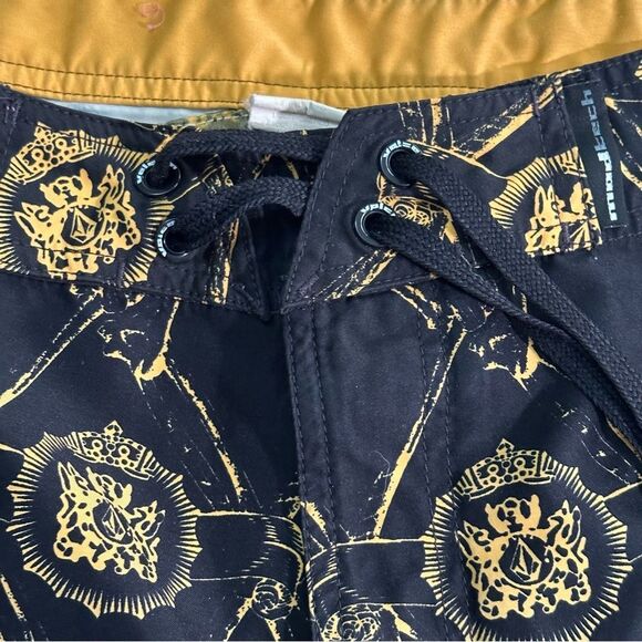 Volcom Men’s Swim Trunks Black Yellow Gold Sz 40 - Picture 5 of 11